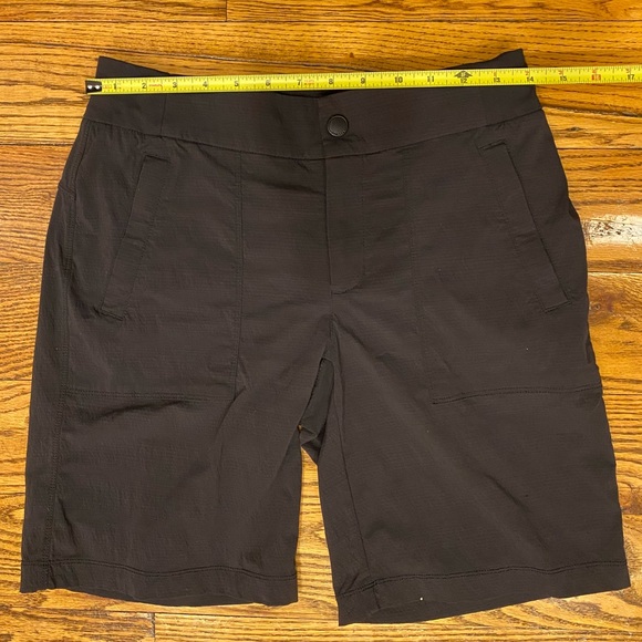 Athleta Trekkie North Bermuda Shorts - Size 2 - Picture 6 of 6
